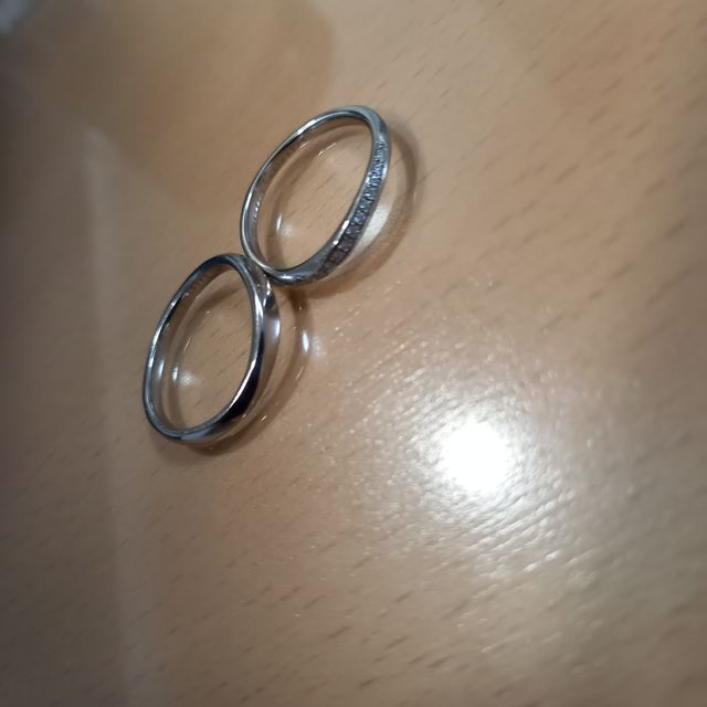 【4℃ BRIDAL(ヨンドシーブライダル)の口コミ】 デザインは古臭くなりすぎない様に気を付けて選んだことと、自分が着けた…