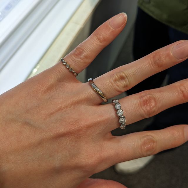 【4℃ BRIDAL(ヨンドシーブライダル)の口コミ】 ピンクゴールドとプラチナが入っており、とても可愛いです。
店頭に売られ…