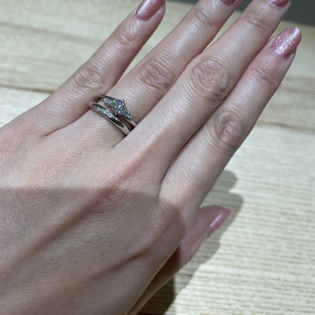 【出雲結(いずもゆい)の口コミ】 違う種類の指輪同士でも綺麗に重ね付けできます。また、それぞれの指輪に…