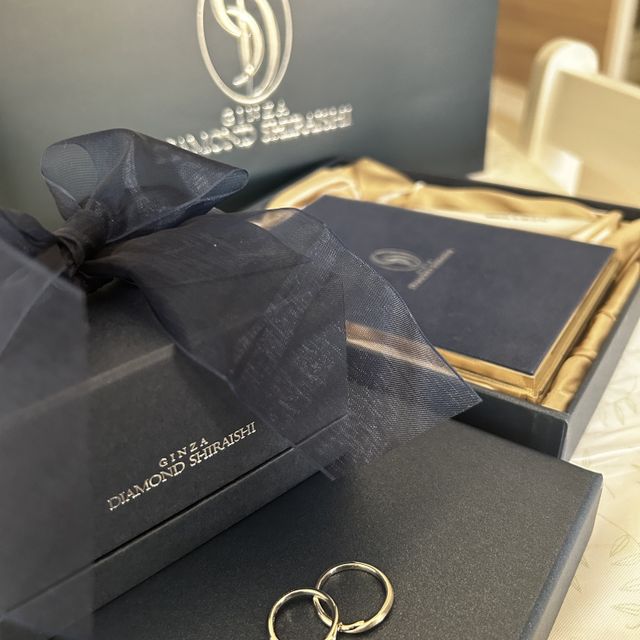 【銀座ダイヤモンドシライシの口コミ】 ダイヤモンドが複数ついていて、つけていると華やかに見えます。初めは、…