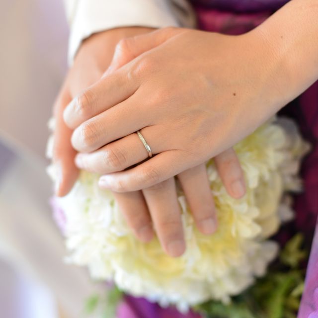 【俄(にわか)の口コミ】 毎日つけるものなのであまり華美でないもの、でも婚約指輪はいただかなか…