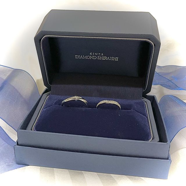 【銀座ダイヤモンドシライシの口コミ】 細かいダイヤが付いており、光が当たる所ではもちろんのこと暗い場所でも…