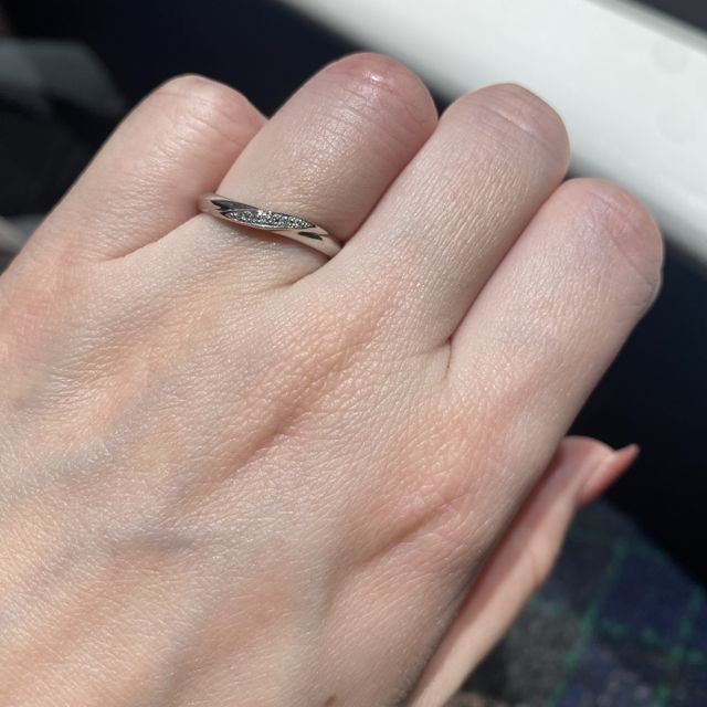 【アイプリモ(I-PRIMO)の口コミ】 もともとウェーブデザインが希望でしたが、石を3個から5個に変更できる点…