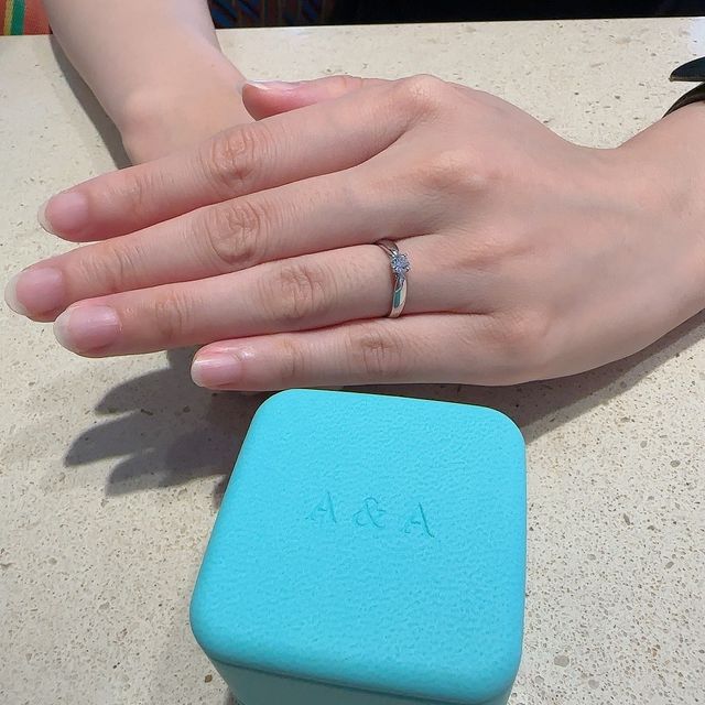 【ティファニー(Tiffany & Co.)の口コミ】 ダイヤの存在感もありながら、上品なデザイン。
輝きが本当に綺麗で、重ね…