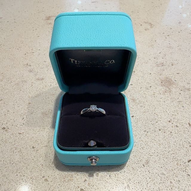 【ティファニー(Tiffany & Co.)の口コミ】 ダイヤの存在感もありながら、上品なデザイン。
輝きが本当に綺麗で、重ね…