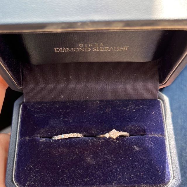 【銀座ダイヤモンドシライシの口コミ】 存在感のあるハーフエタニティリングです。
カーブのかかり具合が素敵で、…