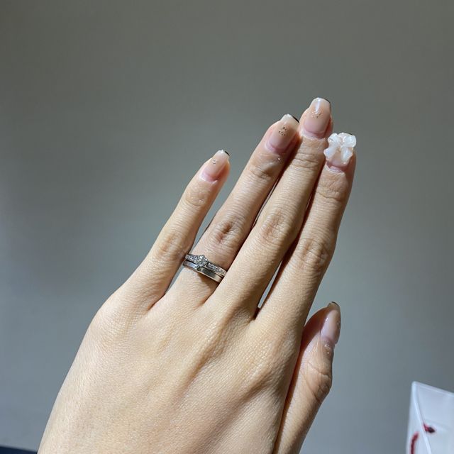 【出雲結(いずもゆい)の口コミ】 シンプルだけどこだわりを感じるデザインが気に入りました。婚約指輪と結…