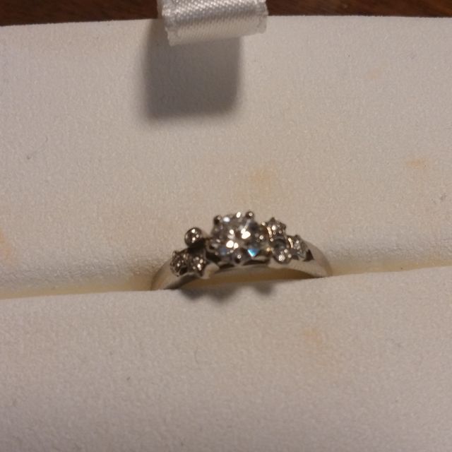 【シャネル(CHANEL)の口コミ】 星のモチーフが可愛く、とても気に入りました！
真ん中のダイヤのまわりに…