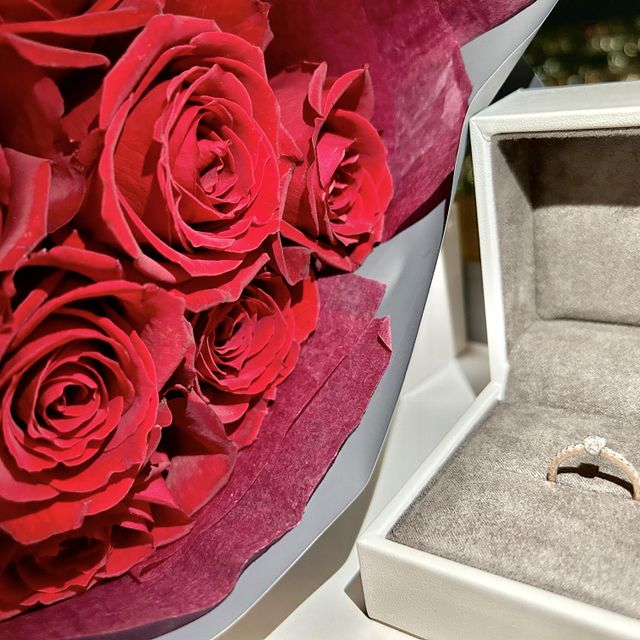 【Galopine & Galopin(ガロピーネガロパン)の口コミ】 派手過ぎなくてでもキラキラ沢山させたいとワガママな私にピッタリのデザ…