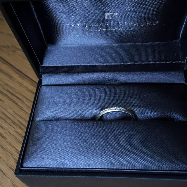 【ラザール ダイヤモンド(LAZARE DIAMOND)の口コミ】 シンプルですがダイヤモンドが５粒入っており、日常でもその輝きをいつも…