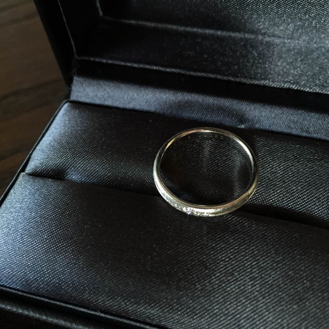 【ラザール ダイヤモンド(LAZARE DIAMOND)の口コミ】 シンプルですがダイヤモンドが５粒入っており、日常でもその輝きをいつも…