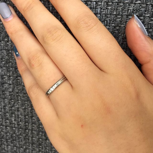 【ラザール ダイヤモンド(LAZARE DIAMOND)の口コミ】 シンプルですがダイヤモンドが５粒入っており、日常でもその輝きをいつも…