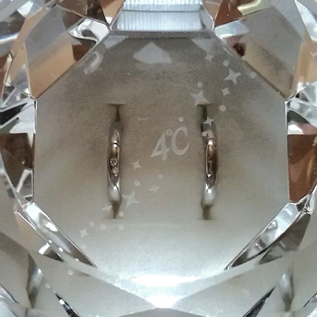【4℃ BRIDAL(ヨンドシーブライダル)の口コミ】 結婚1年記念に合わせて指輪を買うことになり見に行きました。
婚約指輪と…