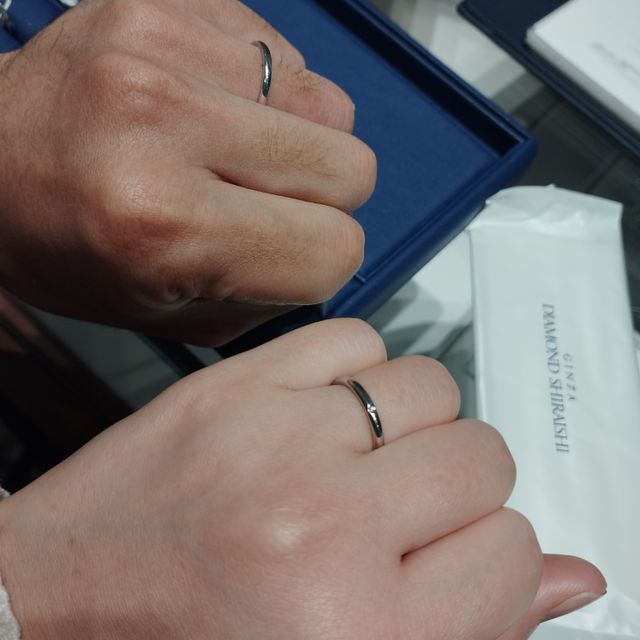 【銀座ダイヤモンドシライシの口コミ】 シンプルなデザインで、流行りに関係なくずっと使えそうです。試着した中…