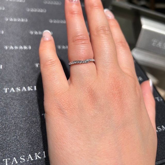 【TASAKI(タサキ)の口コミ】 ハーフエタニティで、少し動きのあるデザインを探していました。真ん中が…
