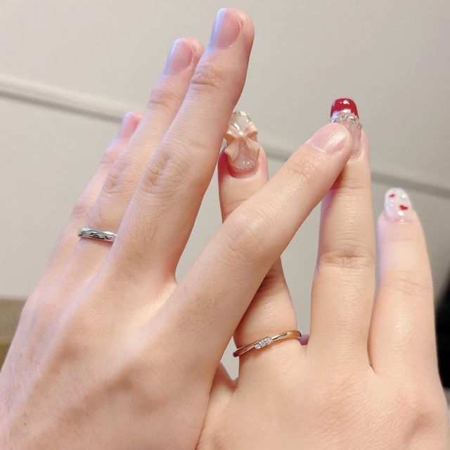 【ラザール ダイヤモンド(LAZARE DIAMOND)の口コミ】 女性らしいウェーブとダイヤの輝きがかわいく、普段の洋服やネイルにも合…