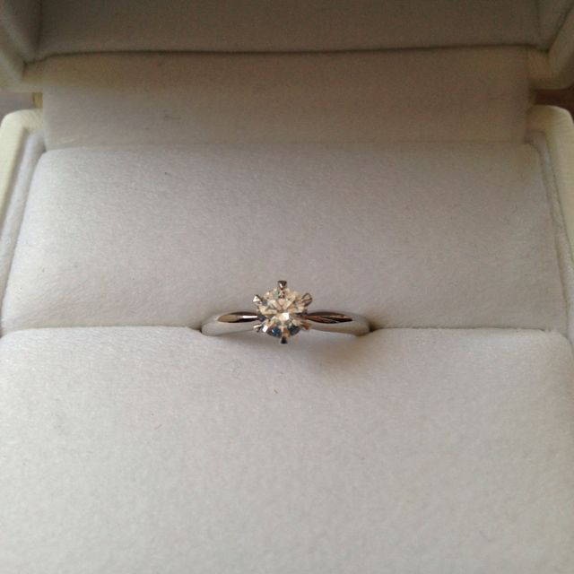 【JewelryApple(ジュエリーアップル)の口コミ】 指輪の職人さんに頼みました。オリジナルのものがよかったからです。ダイ…