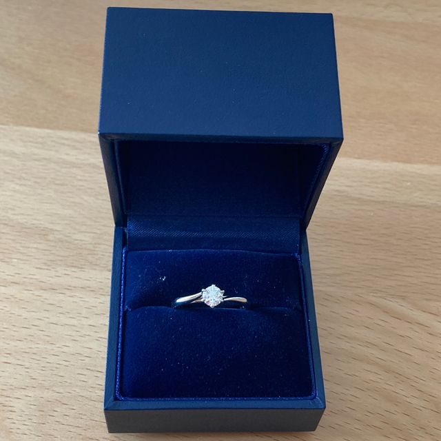 【銀座ダイヤモンドシライシの口コミ】 プロポーズリングで事前にダイヤは買ってもらっていたため、後日婚約指輪…
