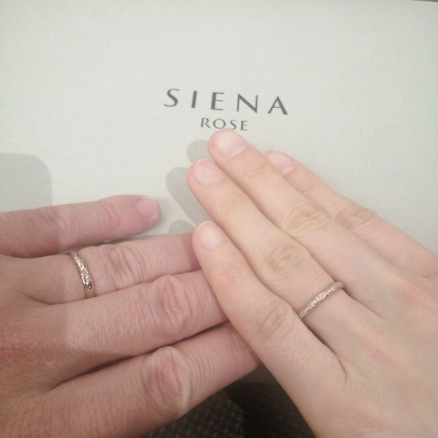 【SIENAROSE(シエナロゼ)の口コミ】 凸凹した質感はまさに指輪のタイトルの「道」にピッタリな印象です。結婚…