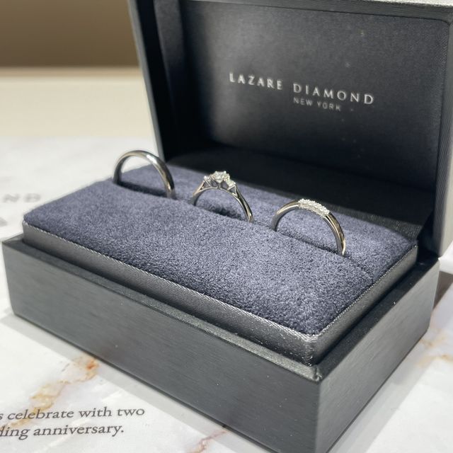 【ラザール ダイヤモンド(LAZARE DIAMOND)の口コミ】 贈ってもらったリリーズの婚約指輪の輝きに惹かれて、結婚指輪の候補はラ…