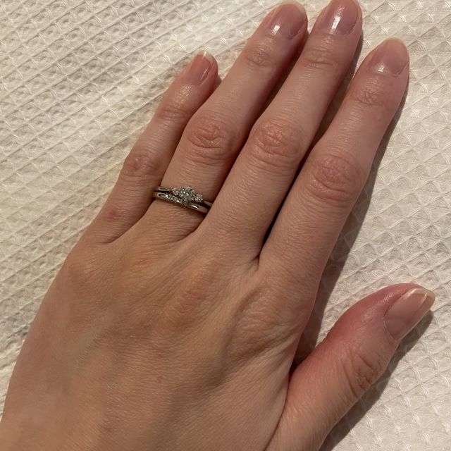 【ラザール ダイヤモンド(LAZARE DIAMOND)の口コミ】 贈ってもらったリリーズの婚約指輪の輝きに惹かれて、結婚指輪の候補はラ…