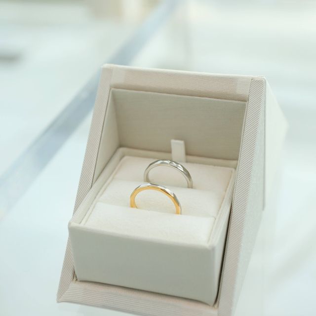 【ENUOVE(イノーヴェ)の口コミ】 何十種類の指輪を見た中で、一目惚れした指輪です！
結婚指輪っぽくなく、…