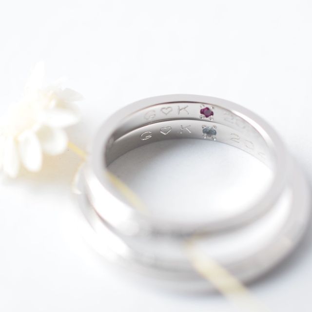 【CRAFY(クラフィ)の口コミ】 シンプルなデザインで内側に誕生石とイニシャルと記念日を入れた思い出の…
