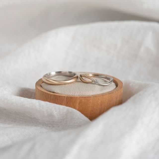 【Cayof(カヨフ)の口コミ】 Instagramで結婚指輪の写真を見て参考にしていた時に、個性的であまり見た…