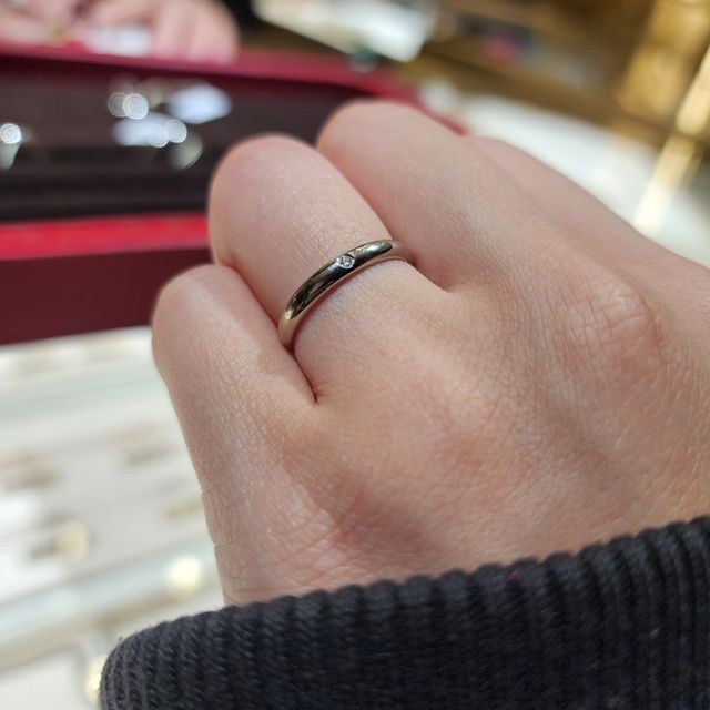 【カルティエ(Cartier)の口コミ】 丸みを帯びた形が可愛らしく、手に馴染みやすかった。
またプラチナのリン…