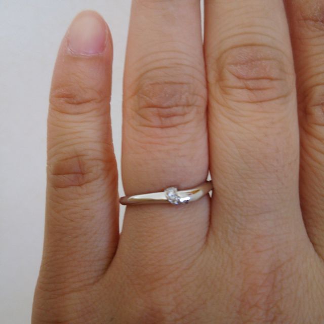 【俄(にわか)の口コミ】 自分の指が短くて太いのに悩みを感じていたので自分の指を綺麗に見せてく…