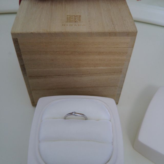 【俄(にわか)の口コミ】 自分の指が短くて太いのに悩みを感じていたので自分の指を綺麗に見せてく…