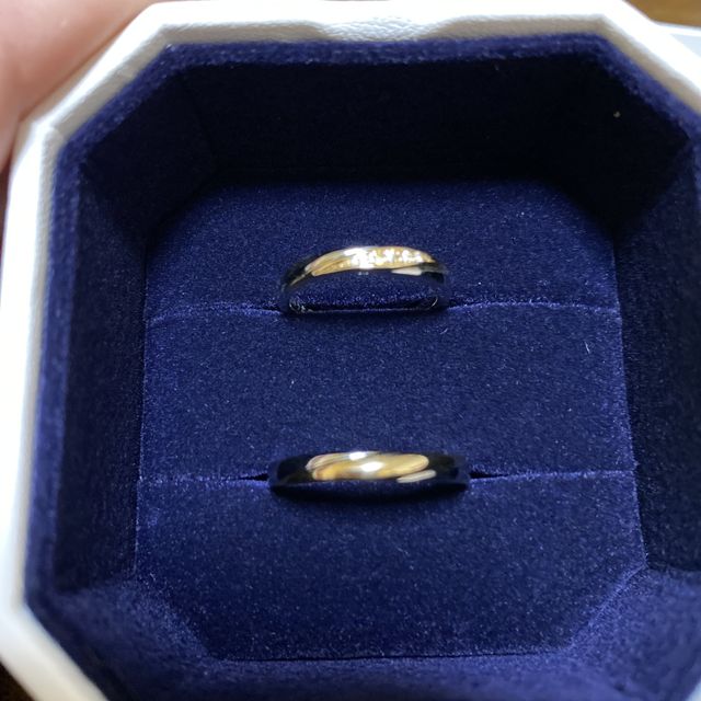 【4℃ BRIDAL(ヨンドシーブライダル)の口コミ】 デザインがとてもよく、2色使っていてとてもよかった！曲線がいい！値段も…