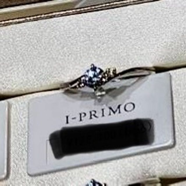 【アイプリモ(I-PRIMO)の口コミ】 ダイヤモンドはワンポイントで、派手すぎないデザインが良いなと思ってい…