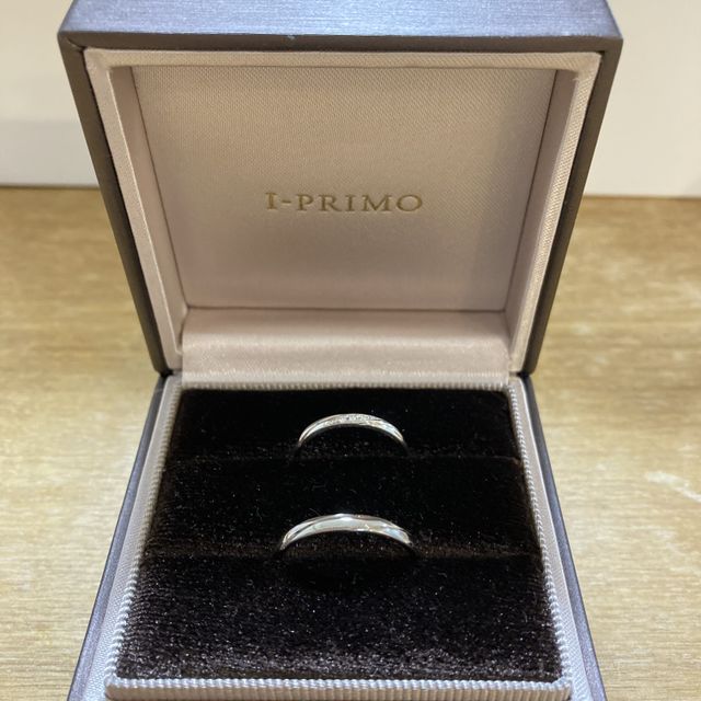 【アイプリモ(I-PRIMO)の口コミ】 指輪のデザインは、微妙な捻りがありながらも、直線の印象を保っています…