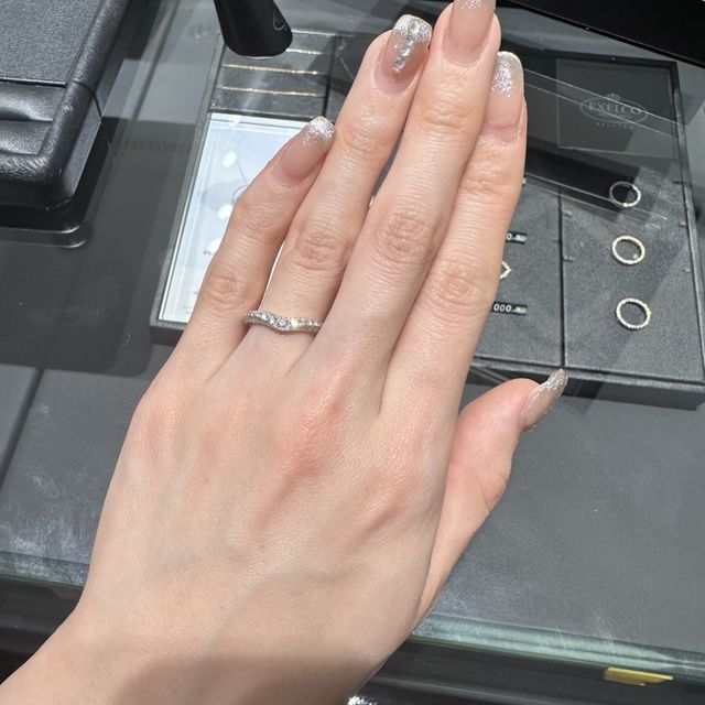 【エクセルコダイヤモンド(EXELCO DIAMOND)の口コミ】 とにかくダイヤがたくさんでキラッッッッキラです！ハーフエタニティにな…
