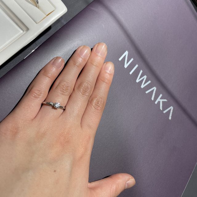 【俄(にわか)の口コミ】 木洩れ日という名前でせせらぎという結婚指輪と重ね付けすることができま…