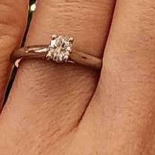 【カルティエ(Cartier)の口コミ】 ダイヤモンドに存在感があり、暗闇でもキラキラと輝いて見える。
そのほか…