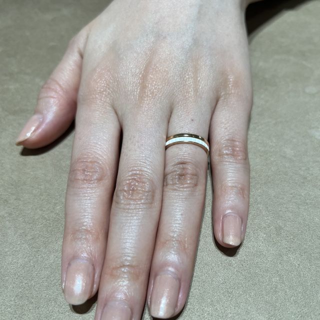 【ブシュロン(BOUCHERON)の口コミ】 ダイヤは付いていないけれど華やかで、普段使いできるデザイン。
また、重…