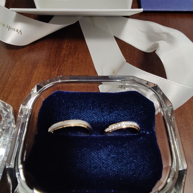 【ヴァンドーム青山(VENDOME AOYAMA)の口コミ】 男女ともイエローゴールドとプラチナの2色でキラキラです。なかなか他に見…