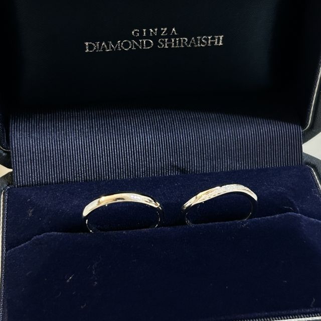 【銀座ダイヤモンドシライシの口コミ】 派手すぎず、だけど結婚指輪をつけてる感は出したかった
から細めのものよ…
