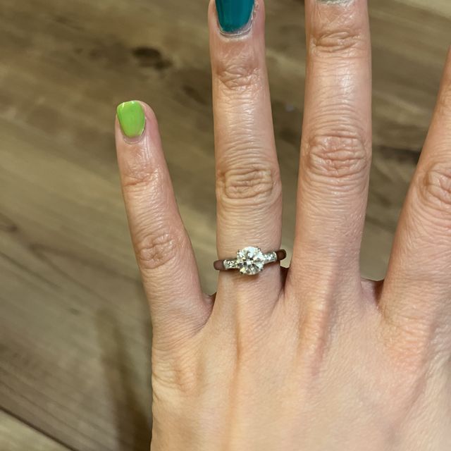 【ハリー・ウィンストン(Harry Winston)の口コミ】 デザインが気に入っています！
指がすらっと見えるデザインだと思います。…