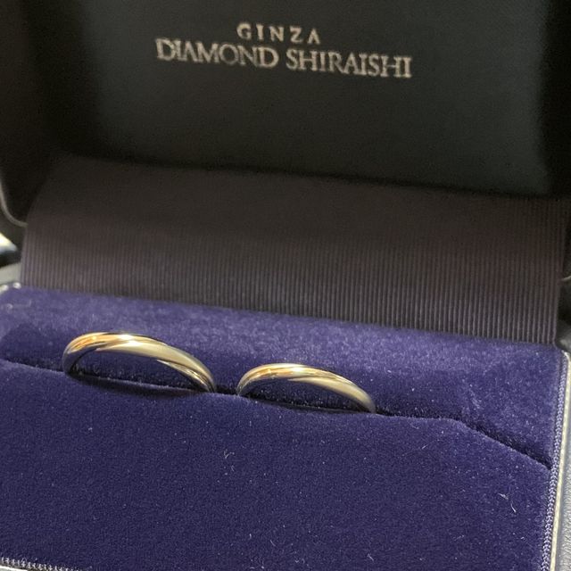 【銀座ダイヤモンドシライシの口コミ】 シンプルながらデザイン性のある指輪。
つや消し加工をしてもらう事で
つ…