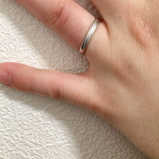 【4℃ BRIDAL(ヨンドシーブライダル)の口コミ】 マット加工も入ってて落ち着いた雰囲気が出せていて、初めての指輪でも抵…