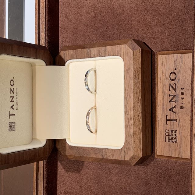 【TANZO.(鍛造指輪)の口コミ】 鍛造製法で強度が高いのに自由度が高く色々なデザインを作成できます。
鎚…