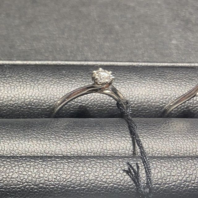 【エクセルコダイヤモンド(EXELCO DIAMOND)の口コミ】 結婚指輪は普段使いするので着け心地の良さを決め手にしました。婚約指輪…