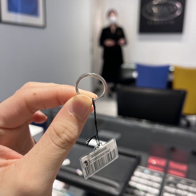 【エクセルコダイヤモンド(EXELCO DIAMOND)の口コミ】 ダイヤが１つシンプルなデザインであるが、リングにもデザインがありって…