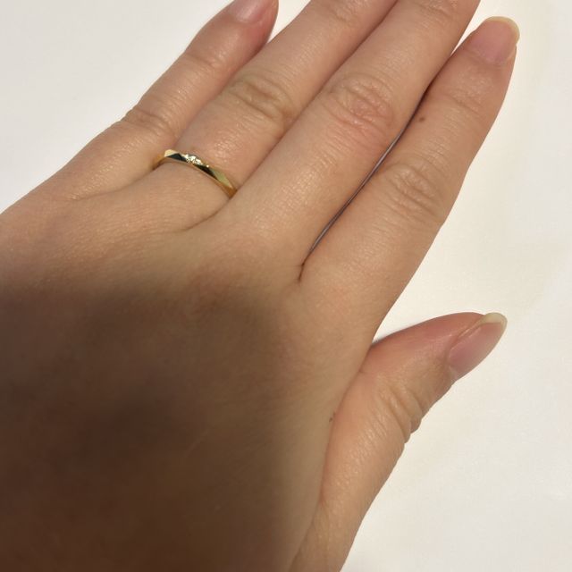 【LOVE NOTESの口コミ】 結婚10周年のアニバーサリーリングとして探していました。
最初の結婚指輪…