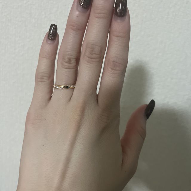 【ラザール ダイヤモンド(LAZARE DIAMOND)の口コミ】 人と被らないデザインで魅力的です。
ダイヤが光に当たるととても綺麗です…