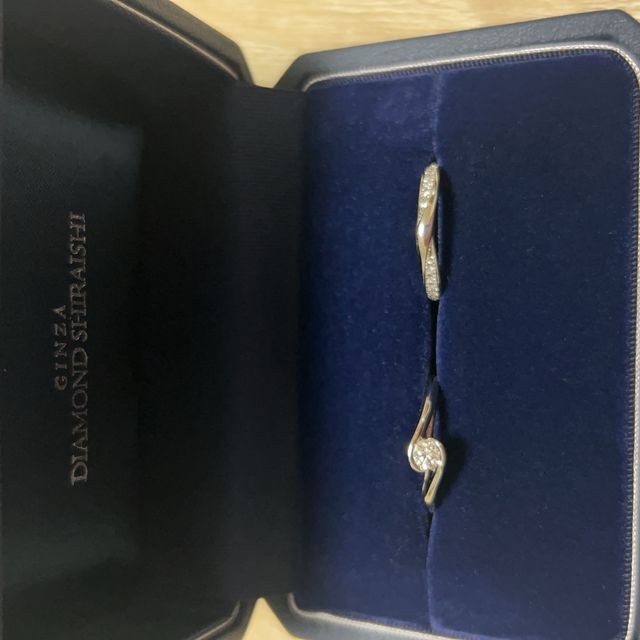 【銀座ダイヤモンドシライシの口コミ】 軽くて着け心地がいいです。セットリングで着けたかったのですが、他のお…