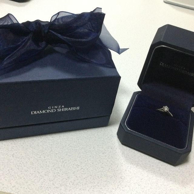 【銀座ダイヤモンドシライシの口コミ】 シンプルなデザインの中にも少しウェーブが入っていたり刻印を自分たちで…
